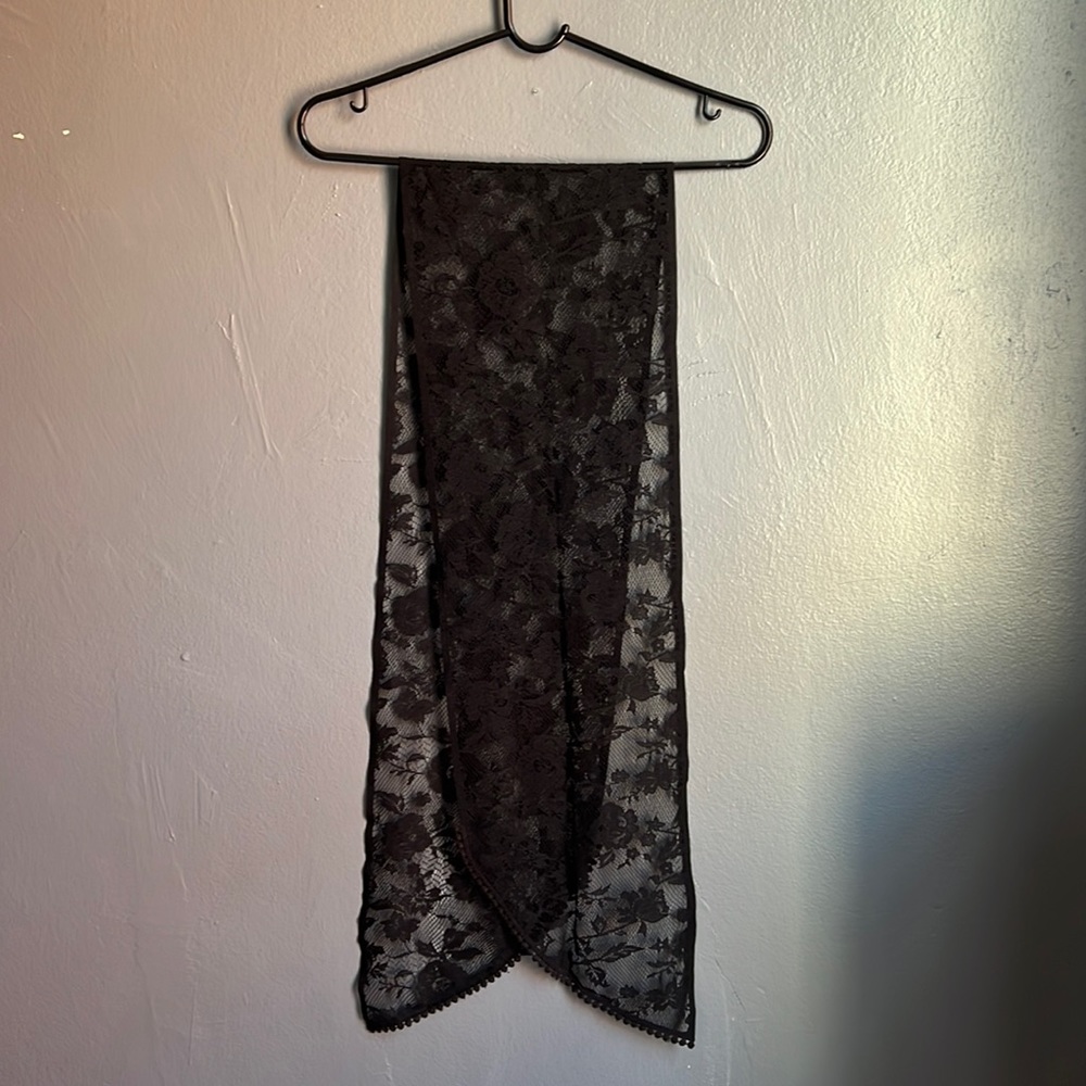 Black lace scarf